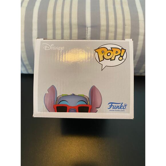 Funko Pop Disney: Lilo & Stitch - Stitch In Sunlounger - Picture 5 of 6